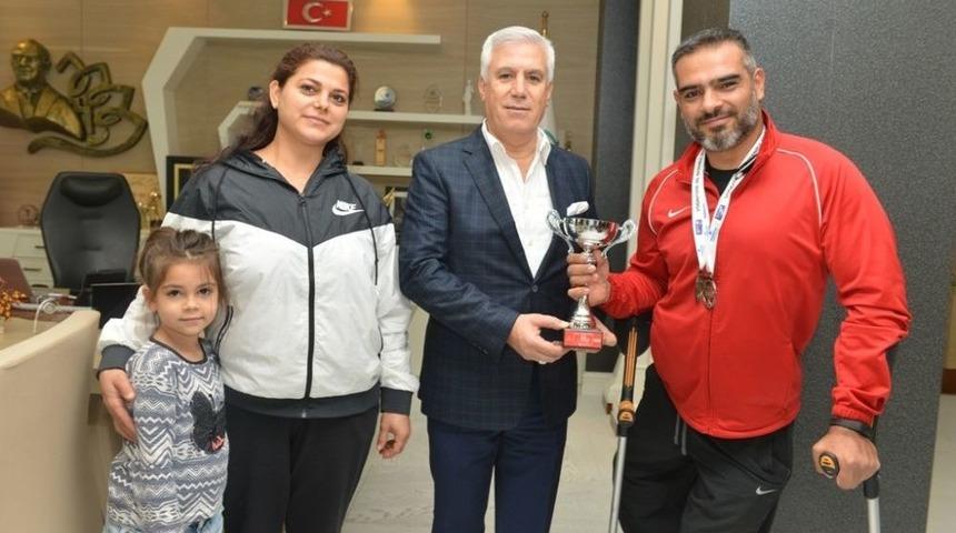 İstanbul Maratonu&rsquo;ndan Nil&uuml;fer&rsquo;e Kupa Geldi