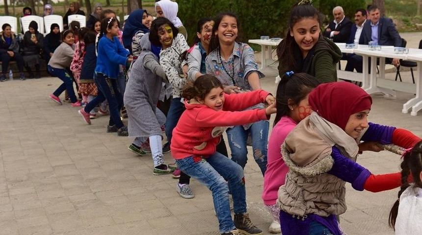 Suriyeli Yetim &Ccedil;ocuklar Doyasıya Eğlendi