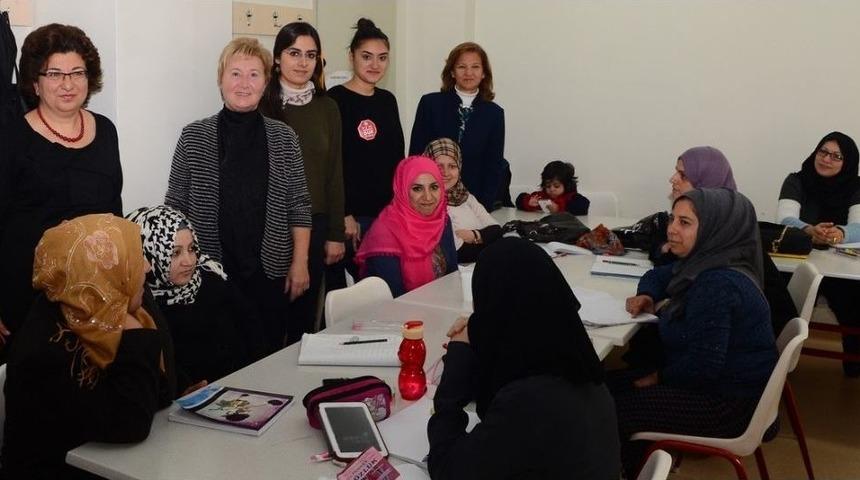 Esog&uuml; Ve Eskişehirli Kadın Gazeteciler Kadına Şiddete Dur Demek İ&ccedil;in Buluştu