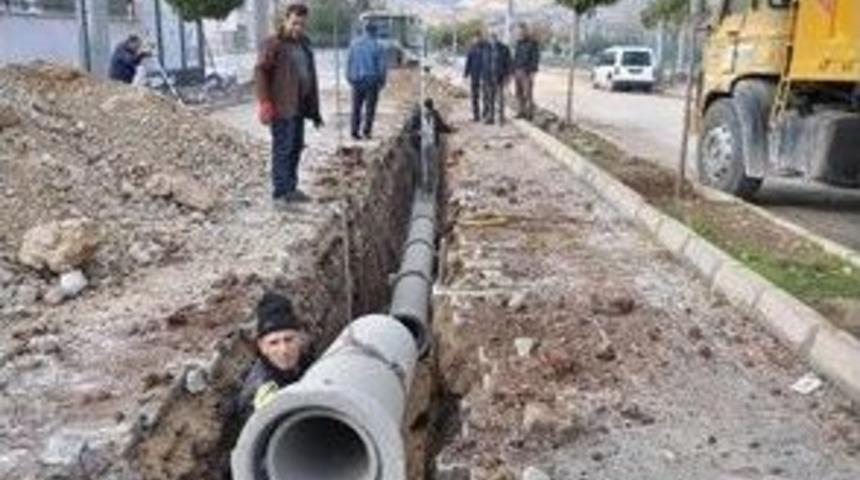 Yağmur Suyu Hattı Yer Altına Alınıyor