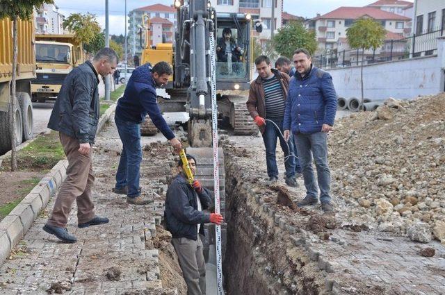 Yağmur Suyu Hattı Yer Altına Alınıyor