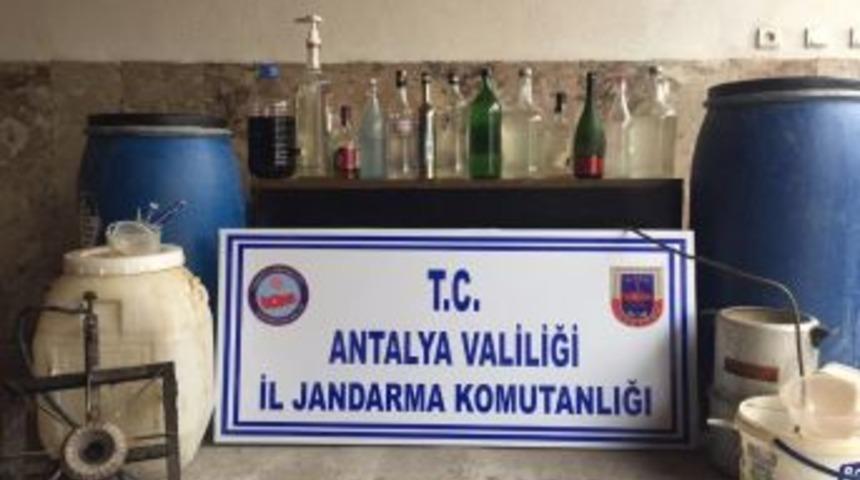 Antalya&rsquo;da 264 Litre Ka&ccedil;ak İ&ccedil;ki Ele Ge&ccedil;irildi