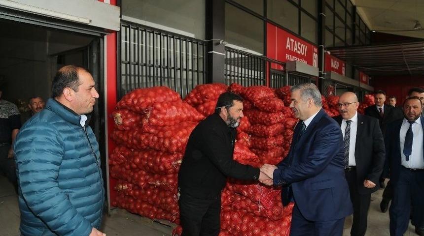 Başkan &Ccedil;elik, Hal Esnafını Ziyaret Etti