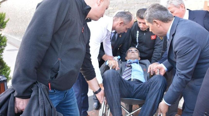 Fenalaşan Gazi&rsquo;ye İlk M&uuml;dahaleyi Doktor Olan Belediye Başkanı Yaptı