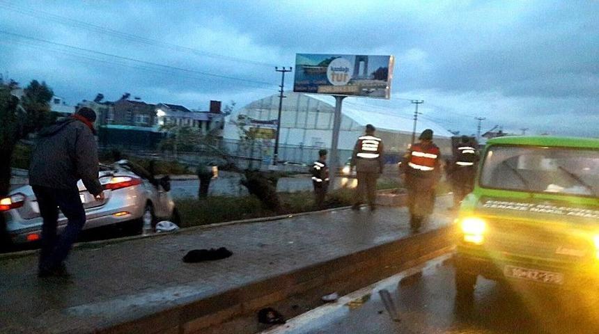 Edremit&rsquo;te Kayan Ara&ccedil; Takla Atıp Ağaca &Ccedil;arptı: 1 &Ouml;l&uuml;