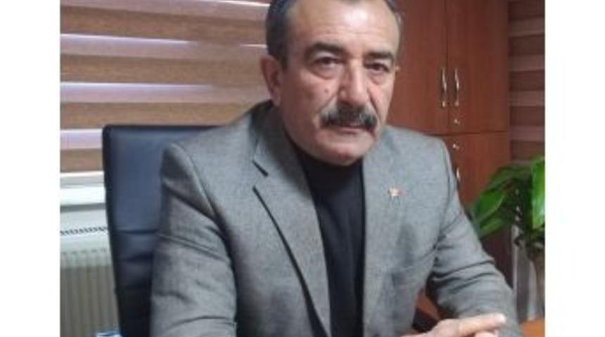 Eski Belediye Başkan Yardımcısı Bı&ccedil;ak&ccedil;ı Taziyeleri Kabul Ediyor