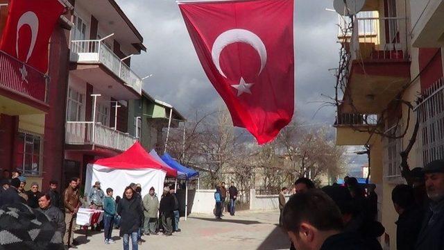 Sandıklı Şehidini Türk Bayrakları İle Karşılayacak