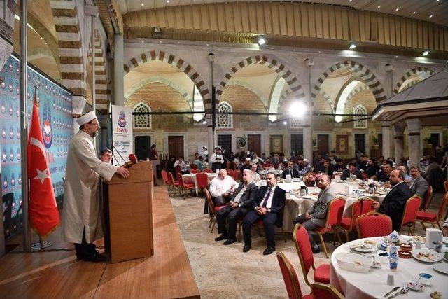 Diyanet İşleri Başkanı Erbaş, Ramazanın İlk İftarını Öğrencilerle Birlikte Yaptı