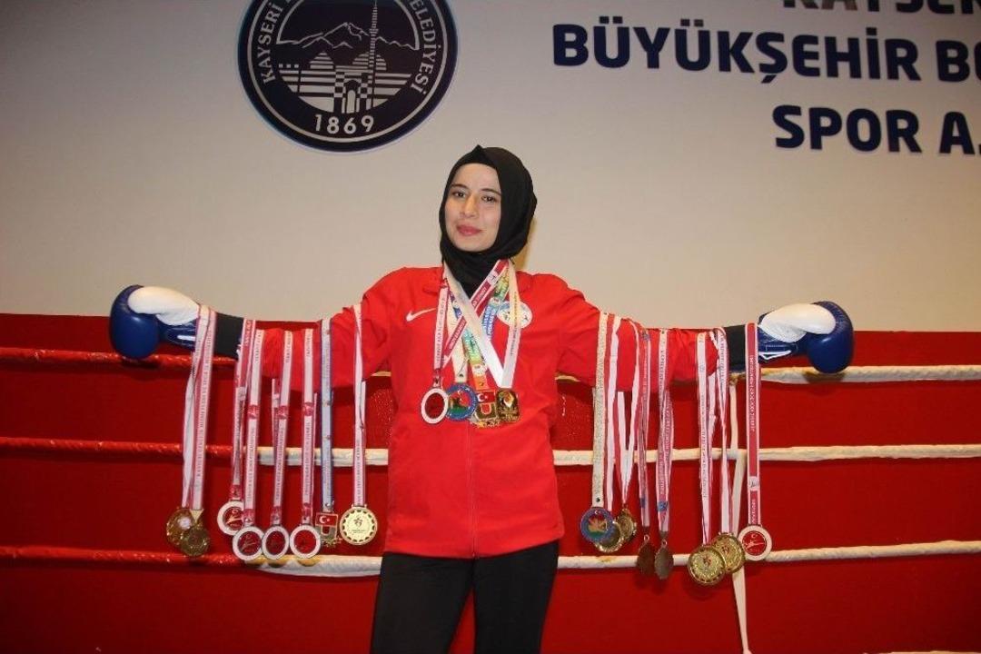 &Ouml;nce Ağabeyine Karşı &Ccedil;ıktı Sonra Kendine &Ouml;rnek Aldı