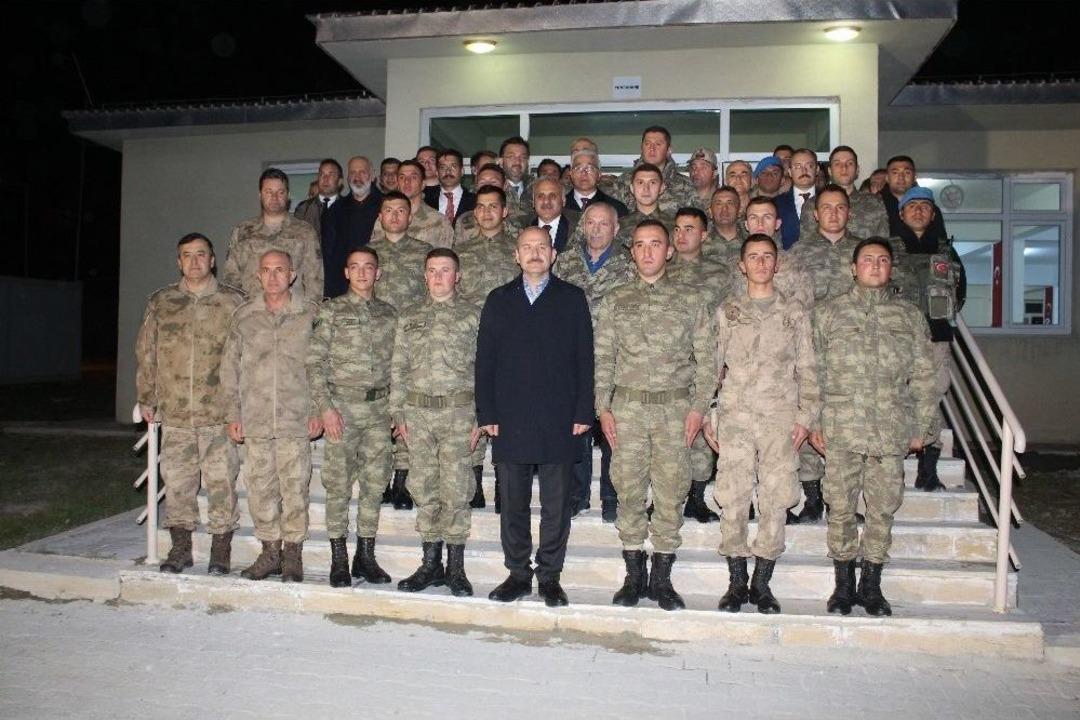 Bakan Soylu İran Sınırında Mehmet&ccedil;ik İle Sahur Yaptı