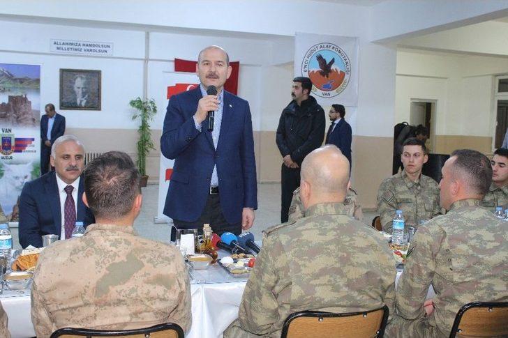 Bakan Soylu İran Sınırında Mehmetçik İle Sahur Yaptı G3