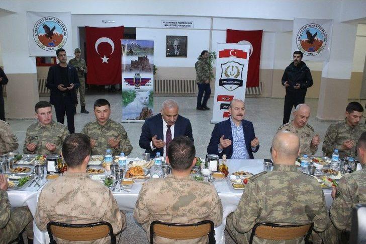 Bakan Soylu İran Sınırında Mehmetçik İle Sahur Yaptı G4