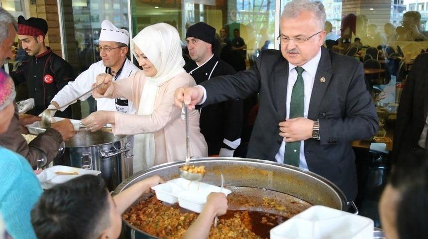 Rize&rsquo;de İlk İftarda 2 Bin Kişi Bir Araya Geldi