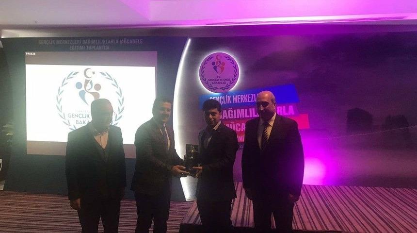 İpekyolu Gen&ccedil;lik Merkezine &lsquo;ayın Gen&ccedil;lik Merkezi&rsquo; &Ouml;d&uuml;l&uuml;