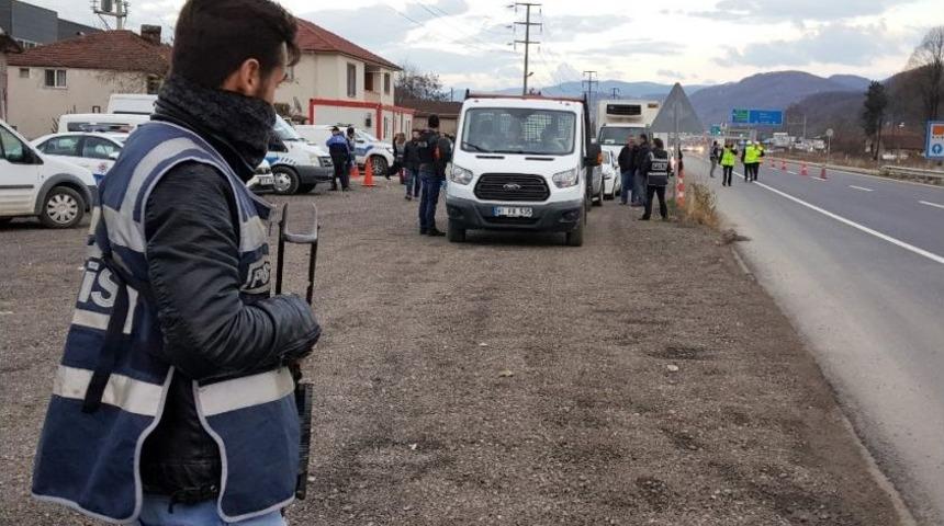 Polis Karayolunda Yaptığı Uygulamada Kuş U&ccedil;urtmadı