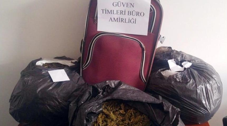 Ş&uuml;pheli Otomobilden Uyuşturucu &Ccedil;ıktı