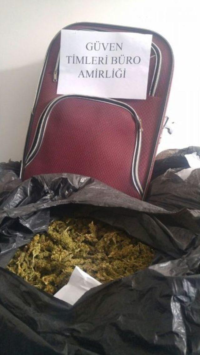 Şüpheli Otomobilden Uyuşturucu Çıktı 1