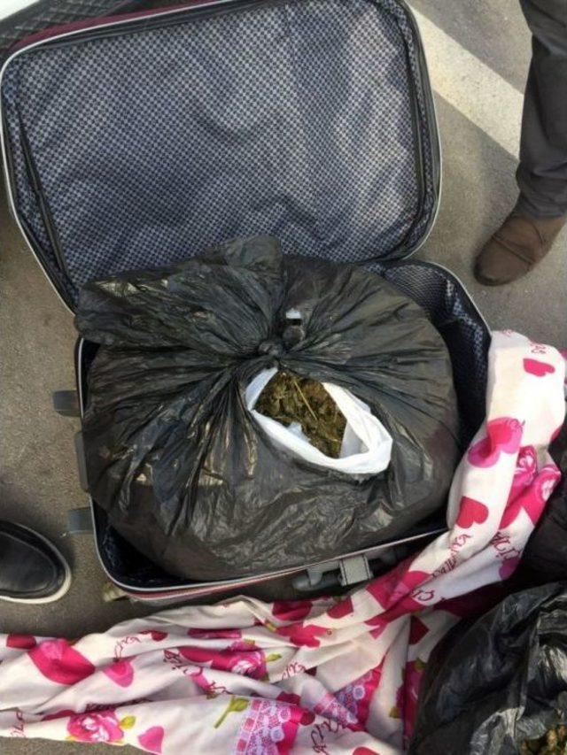 Şüpheli Otomobilden Uyuşturucu Çıktı 2