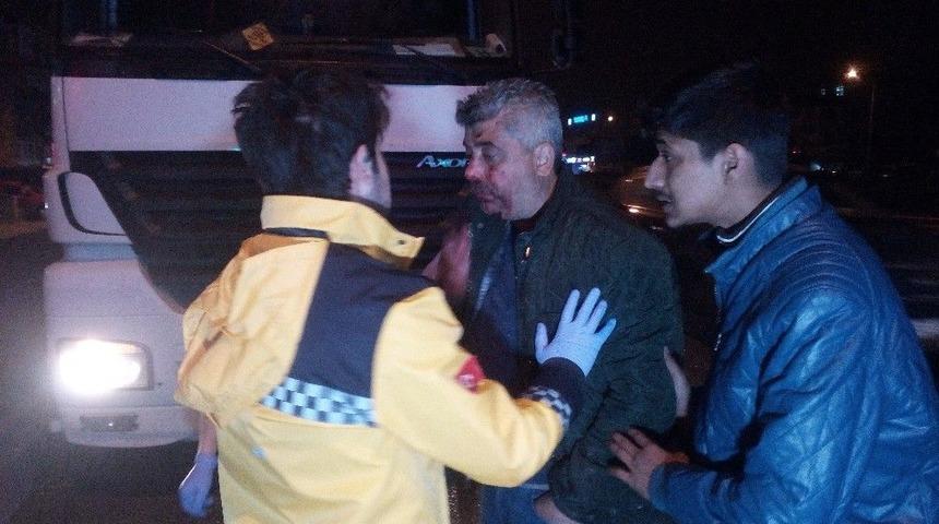 Yaralı S&uuml;r&uuml;c&uuml; Sigara Yakarak Tedavi Olmamak İ&ccedil;in Direndi