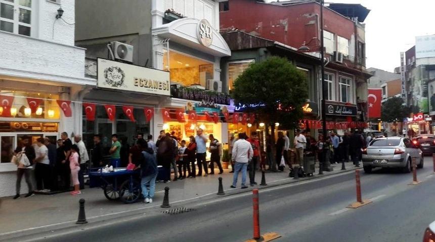 Asırlardır Değişmeyen Ramazan Pidesi Kuyruğu