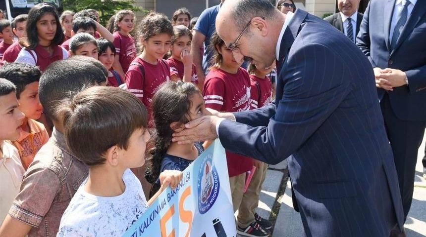 &Ouml;ğrenciler &Ouml;ren Yerlerine Uğurlandı