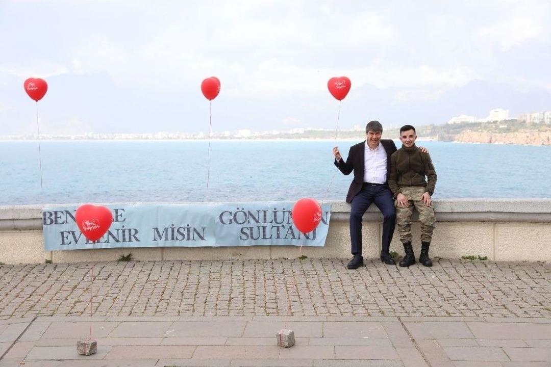 Komandonun S&uuml;rpriz Evlilik Teklifine S&uuml;rpriz Konuk