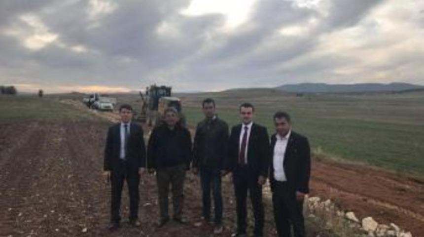 Kaymakam Musa Kazım &Ccedil;elik, K&ouml;y Yolu &Ccedil;alışmalarını Yerinde İnceledi