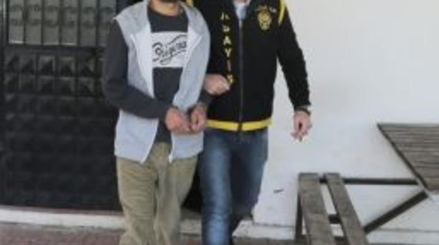 Hırsızı G&ouml;ren Kadın Uyuyor Numarası Yaptı