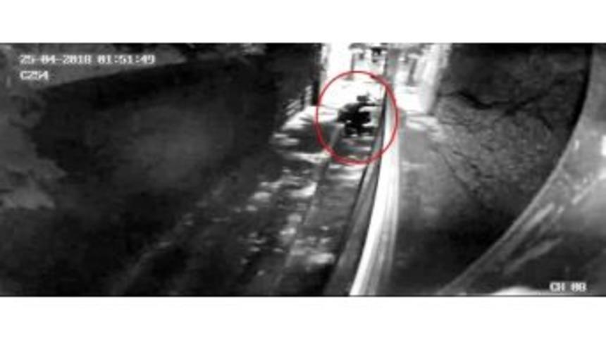 (özel) Ümraniye’de Özel Halk Otobosünün Aküsünü Çalan Hırsızlar Kamerada