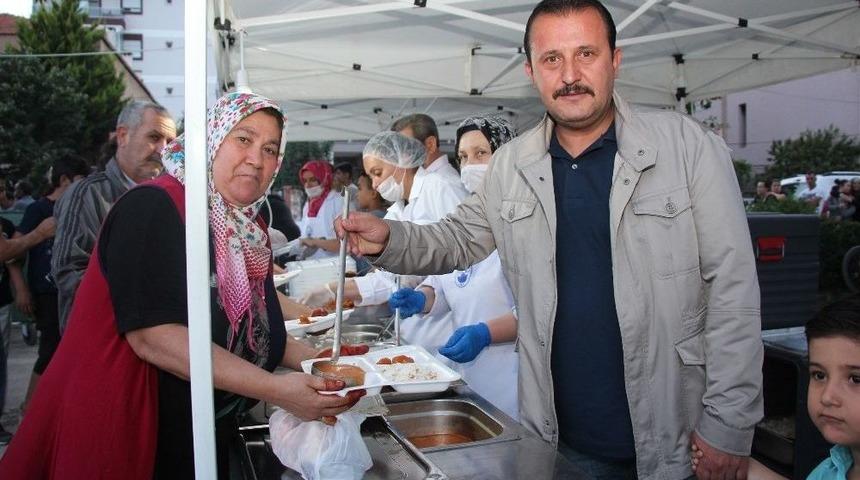 Menderes&rsquo;te İlk İftar Ger&ccedil;ekleşti