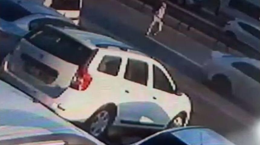 Avcılar&rsquo;da Araca Silahlı Saldırı Kamerada