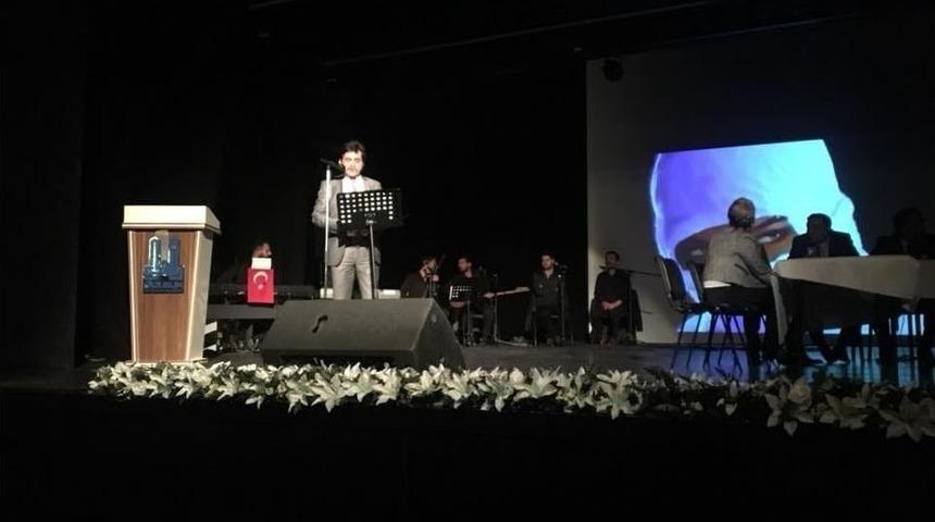 Okul M&uuml;d&uuml;rlerinden Şiir Dinletisi