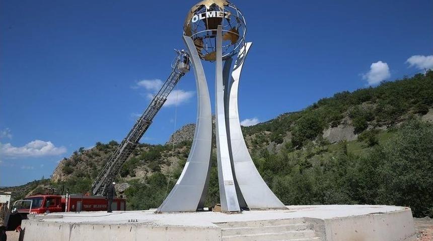 Tokat-sivas Karayolu &Uuml;zerine Şehitler Anıtı