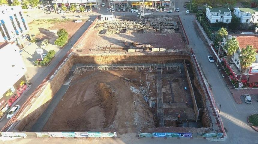 Yeşilbah&ccedil;e Kapalı Pazar Yeri&rsquo;nin İnşaatı Başladı