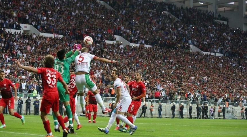 Diyarbekirsporlu Taraftarlar İsrail&rsquo;i Protesto Etti