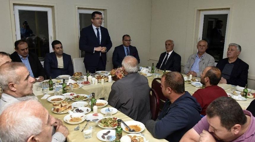 İlk İftarı Asfalt Şantiyesinde İş&ccedil;ilerle Yaptı