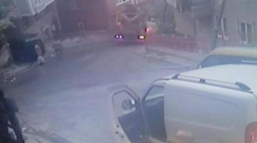 Beton Mikserinin Eve Girme Anı Kamerada