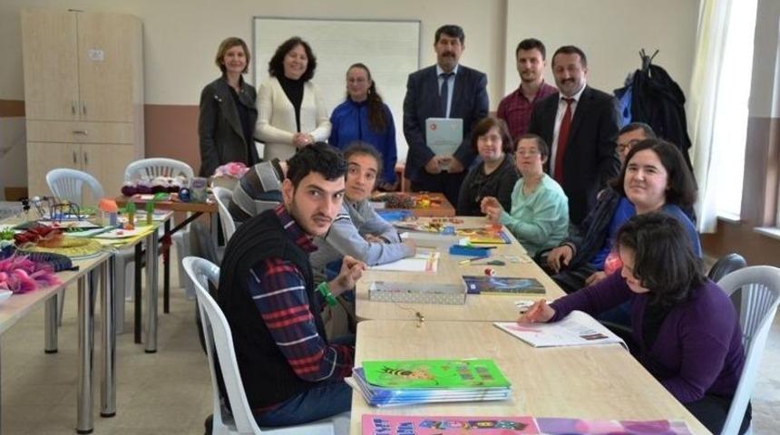 Biga&rsquo;da &rsquo;engelsiz Eğitim At&ouml;lyesi&rsquo; Başladı