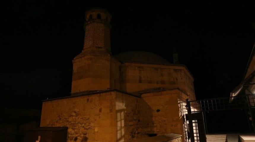 K&uuml;lliyenin Işıkları İklim Değişikliğine Dikkat &Ccedil;ekmek İ&ccedil;in 1 Saat Kapatıldı