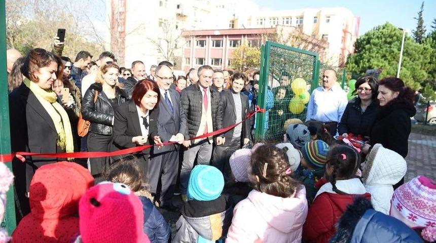 İstanbul &Uuml;niversitesi Avcılar Yerleşkesi &Ccedil;ocuk Parkına Kavuştu