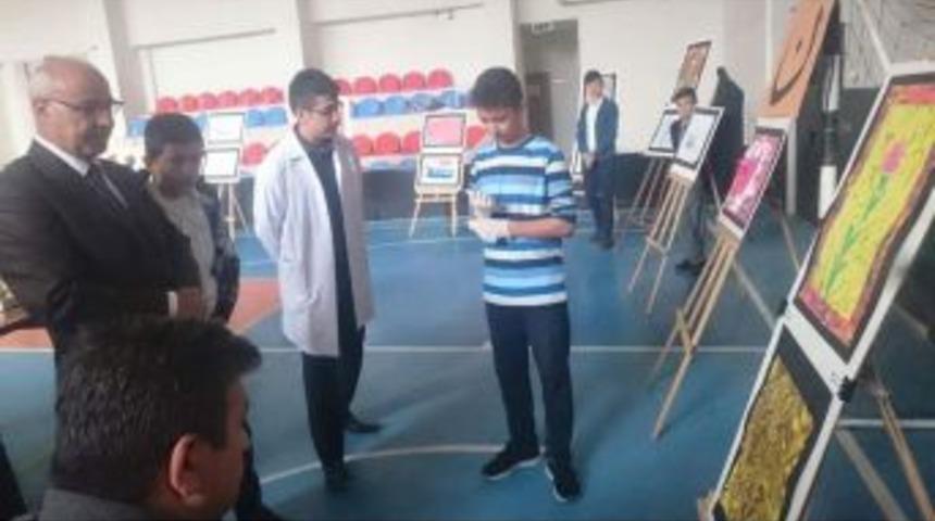 Öğrencilerinden Ortak Resim Sergisi