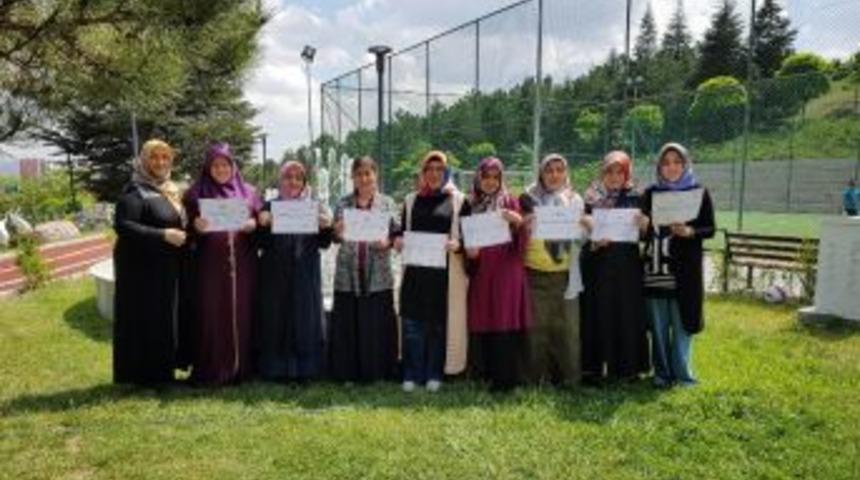 Dikiş Nakış Kursuna Katılan Kadınlar Sertifikalarını Aldı