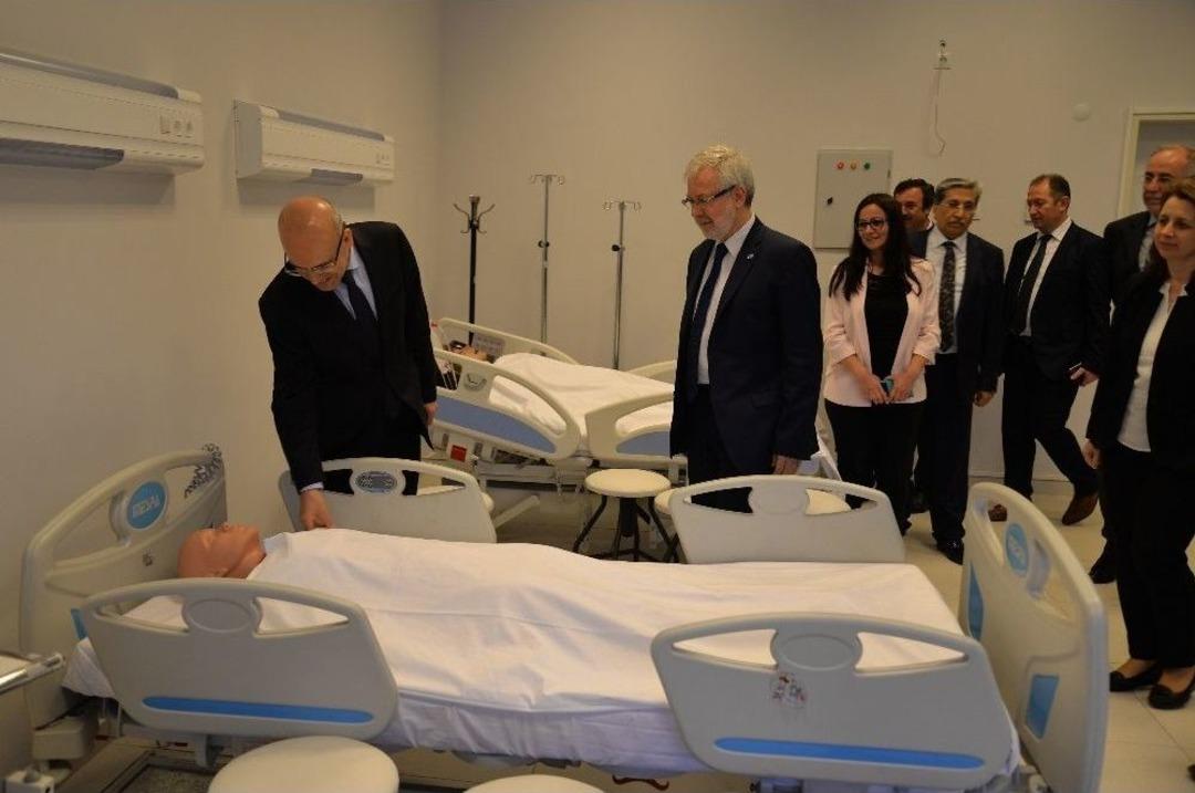 Başbakan Yardımcısı Şimşek, Sağlık Bilimleri Fak&uuml;ltesi&rsquo;nin A&ccedil;ılışını Yaptı