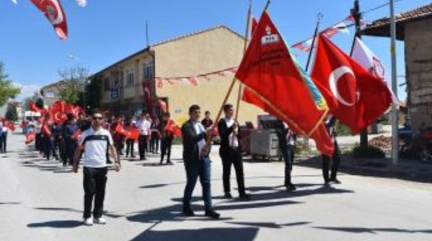 Aslanapa’da Gençlik Yürüyüşü