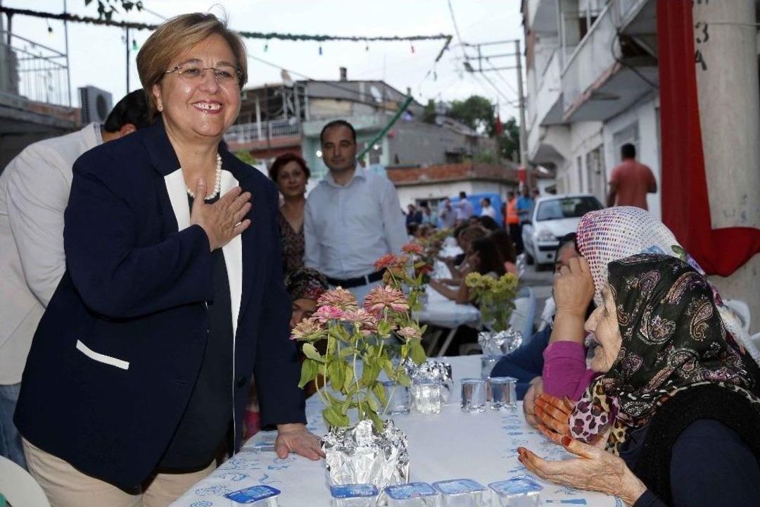 Konak&rsquo;ta İlk İftar Sofrası Halkapınar&rsquo;da Kuruldu