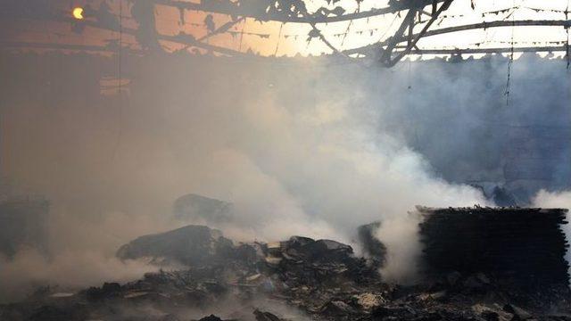 Biga’da Abajur Üreten Bir Fabrikada Yangın