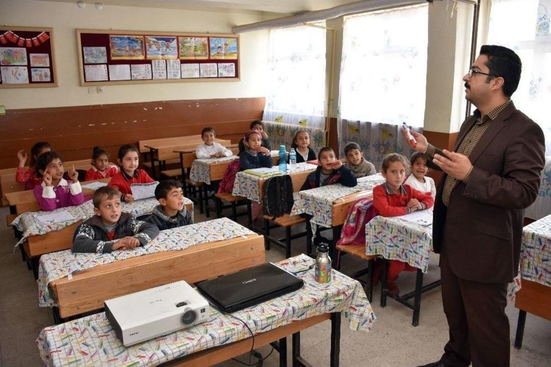 (&ouml;zel Haber) Muş&rsquo;taki 1. Sınıf &Ouml;ğrencilerinin İngilizce Azmi