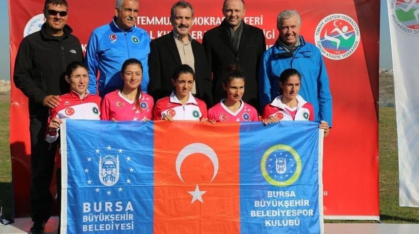 B&uuml;y&uuml;kşehir&rsquo;in Atletleri K&uuml;rs&uuml;den İnmiyor