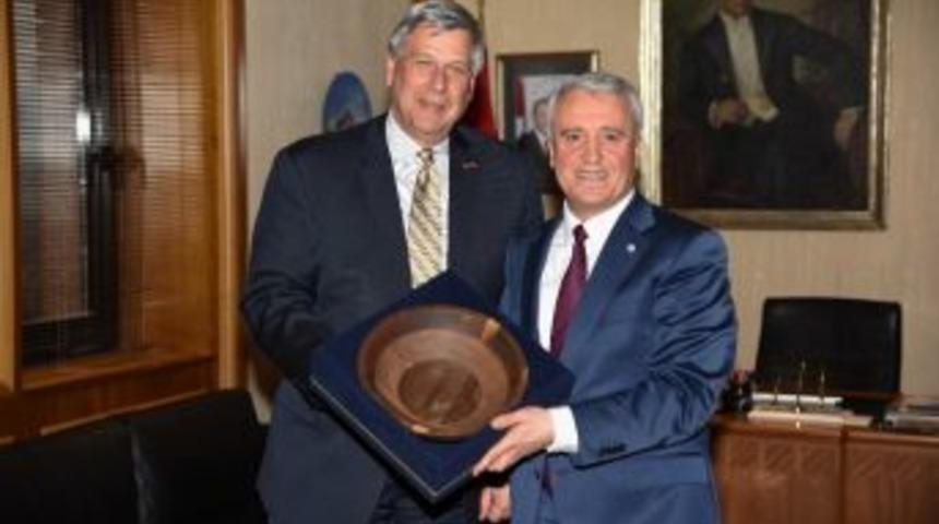 Abd B&uuml;y&uuml;kel&ccedil;iliğinden Rekt&ouml;r G&uuml;ndoğan&rsquo;a Nezaket Ziyareti