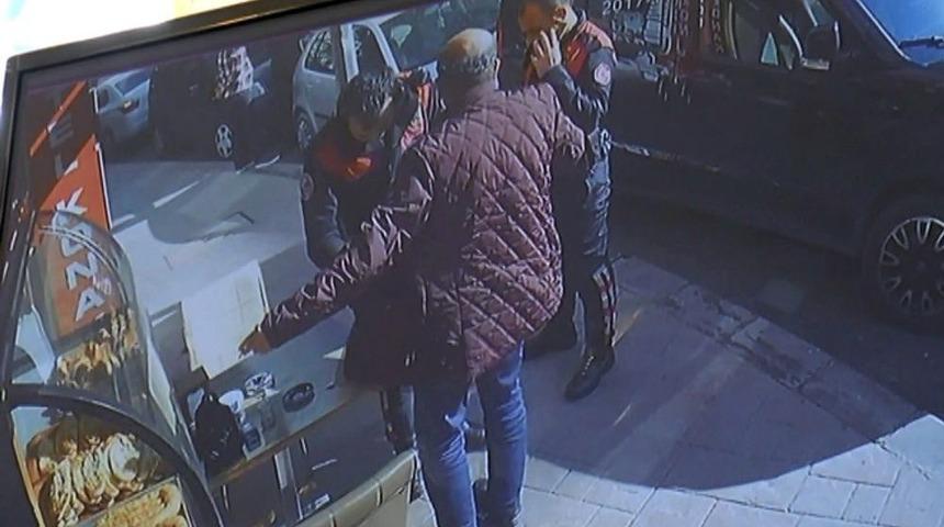 Sahte Polisi, Ger&ccedil;ek Polisler Su&ccedil;&uuml;st&uuml; Yakaladı